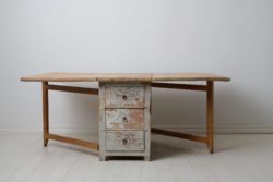 Antique drop leaf table made around 1840 to 1860 in northern Sweden. The table is a genuine country house furniture in a slightly unusual model with three drawers