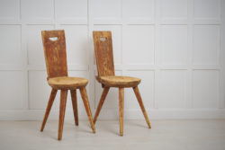 Charming antique primitive chairs in folk art made in northern Sweden. Made by hand in solid line around the year 1800s