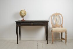 Swedish antique black desk from the early 1800s. The desk has a singular drawer as well as curved legs in rococo style. The frame is made by hand in solid pine