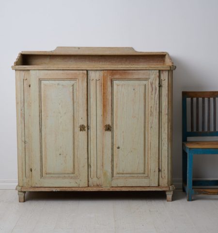 Genuine antique Swedish sideboard in gustavian style. The sideboard is a genuine country house furniture from northern Sweden made around 1820