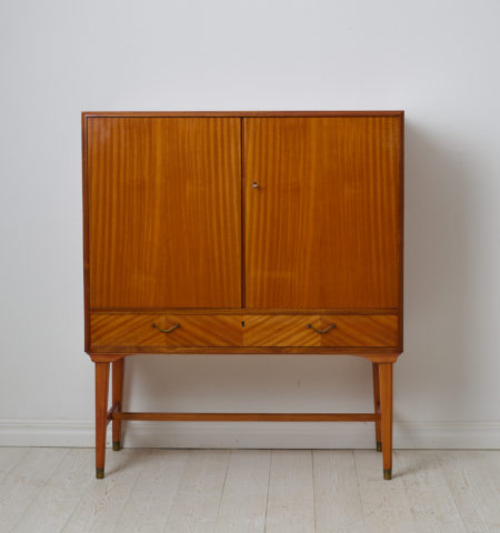 Swedish modern vintage cabinet from the mid 20th century. Made in Sweden and veneered with mahogany