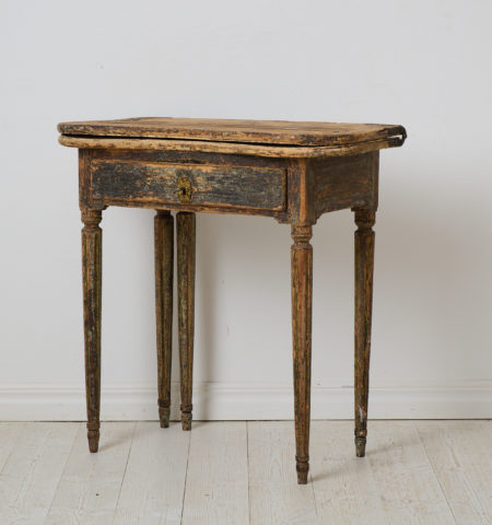 Antique rustic side table from the late 1700s. The table is made by hand from northern Sweden with a frame in solid pine