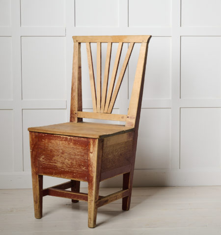 Swedish folk art chair, an antique so called höstol. Chairs like this would often stand in the hallway and during the winter hay or straw was stored in the drawer