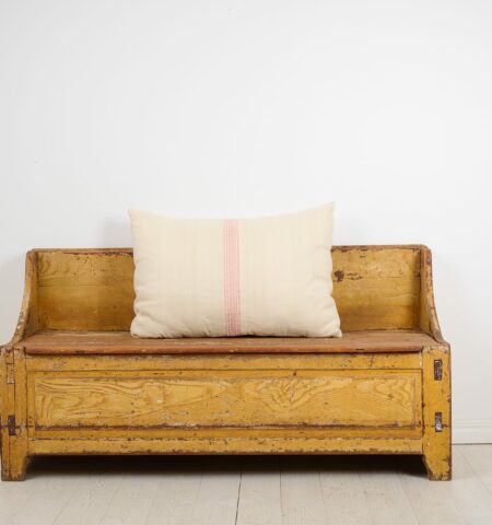 Primitive antique Swedish bench in folk art from northern Sweden. The bench is made around 1820 by hand with a frame in solid pine.