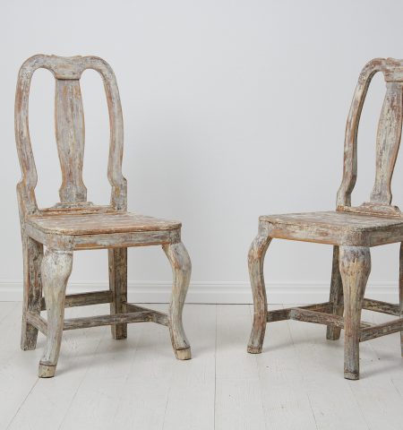 Pair of antique baroque chairs from the 1770s. The chairs are genuine Swedish country house furniture in solid pine from the late 1700s.