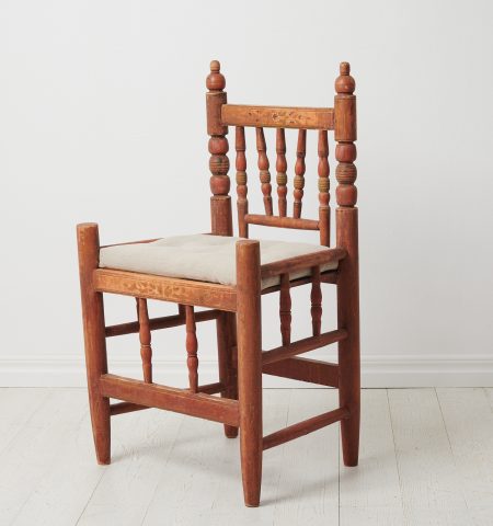 Unusual Swedish antique chair from Hälsingland made around the late 1700s to the turn of the century 1700 to 1800. The chair is folk art