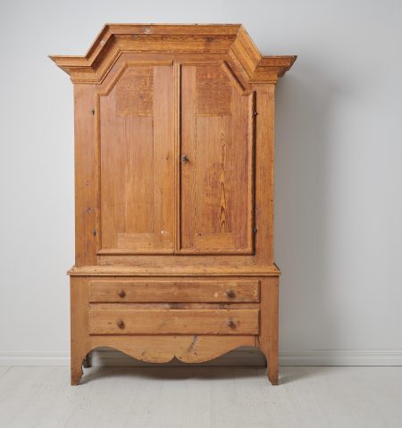 Antique folk art cabinet from Sweden made during the first years of the 19th century, around 1810. The cabinet is made by hand in solid pine