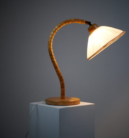 Scandinavian modern table lamp by Markslöjd Kinna Sweden, with a makers mark underneath. The lamp is from the 1960s and has a frame in birch