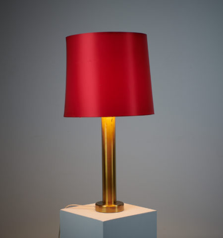 Swedish modern table lamp by Elarmatur Kosta. Step into the chic world of Swedish modern design with this brass table lamp by Elarmatur Kosta.