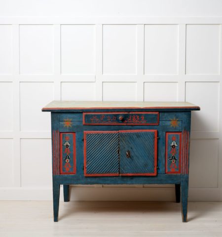 Rare antique Swedish sideboard. The sideboard is unusually low and made in gustavian style. It is an authentic country house furniture from 1834 made in Hälsingland