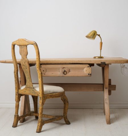 Genuine unusual dining table or work table from Härjedalen in Northern Sweden. The table is made around 1820 with a primitive construction in never-painted pine