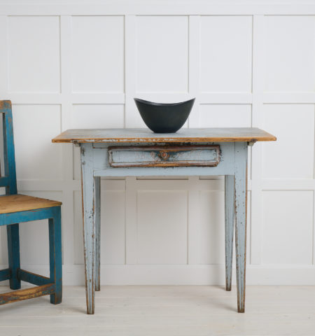 Antique Swedish country table in gustavian style from northern Sweden. The table is a genuine country house furniture from around 1840