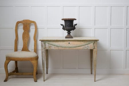 Antique Swedish console table or wall table in gustavian style. The table is a genuine antique made by hand around 1790 to 1800 in northern Sweden