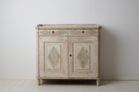 Genuine Swedish antique sideboard from the late 1700s. The sideboard is made from solid pine in gustavian style with all the classic gustavian features