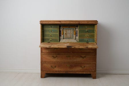 Rate antique Swedish secretary desk in folk art made around 1830 in northern Sweden. The secretary is made by hand with a frame in solid pine