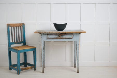 Antique Swedish country table in gustavian style from northern Sweden. The table is a genuine country house furniture from around 1840