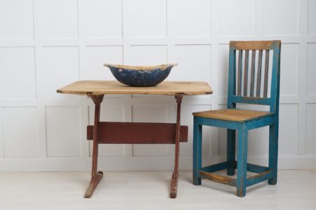 Small folk art table with primitive construction from northern Sweden. The table is made by hand in solid pine during the late 1700s