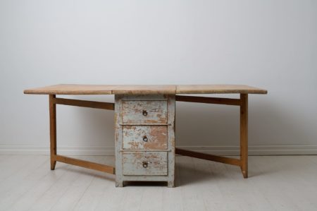 Antique drop leaf table made around 1840 to 1860 in northern Sweden. The table is a genuine country house furniture in a slightly unusual model with three drawers