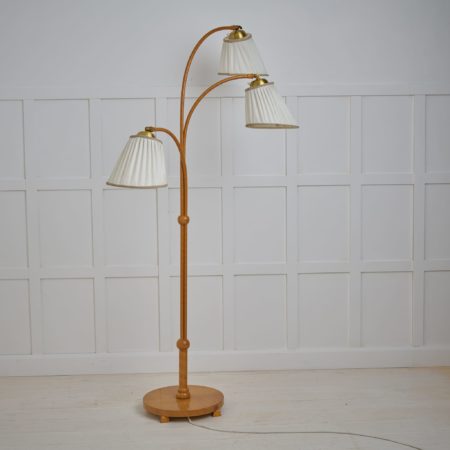 Scandinavian modern floor lamp from Sweden made during the mid 20th century, around 1940 to 1950. The base is solid elm with three light sources