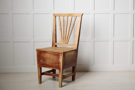 Swedish folk art chair, an antique so called höstol. Chairs like this would often stand in the hallway and during the winter hay or straw was stored in the drawer