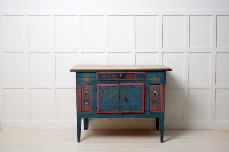Rare antique Swedish sideboard. The sideboard is unusually low and made in gustavian style. It is an authentic country house furniture from 1834 made in Hälsingland