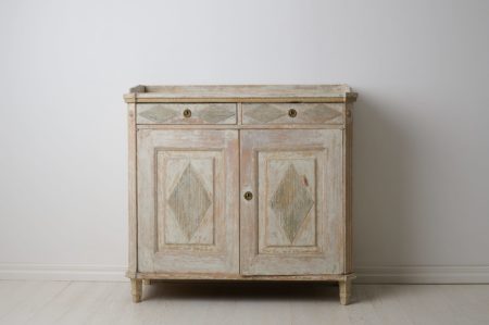 Genuine Swedish antique sideboard from the late 1700s. The sideboard is made from solid pine in gustavian style with all the classic gustavian features