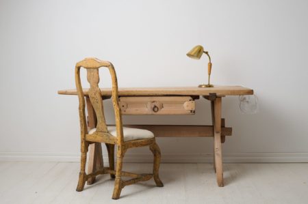 Genuine unusual dining table or work table from Härjedalen in Northern Sweden. The table is made around 1820 with a primitive construction in never-painted pine