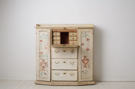 Genuine antique Swedish sideboard, a country house furniture from northern Sweden made around 1840. Made by hand in solid pine